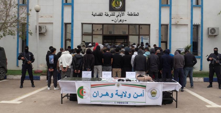 الجزائر توقف 61 مغربيا بتهمة التخطيط لأعمال تخريبية