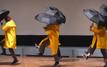 Paris : la comédie musicale « Singin’ in the Rain » reprend jeudi au Lido après la chute d’un décor