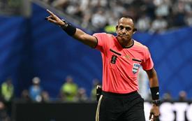Ismail Elfath prend sa retraite : l’arbitre américano-marocain referme un chapitre majeur de sa carrière