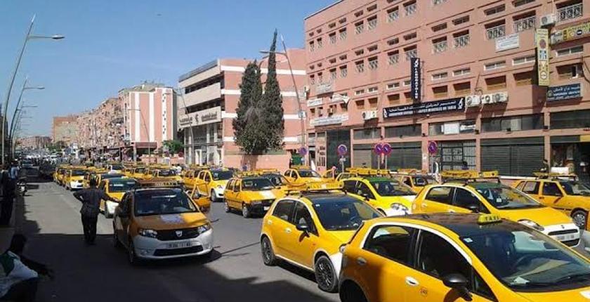 غلاء المحروقات يدفع طاكسيات ببني ملال–خنيفرة لمراجعة التعريفة