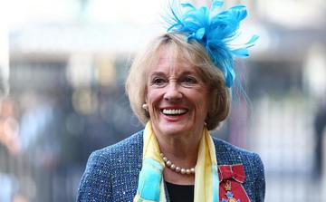 Royaume-Uni : Esther Rantzen, figure de la télévision et militante de l’aide à mourir, est décédée à 86 ans