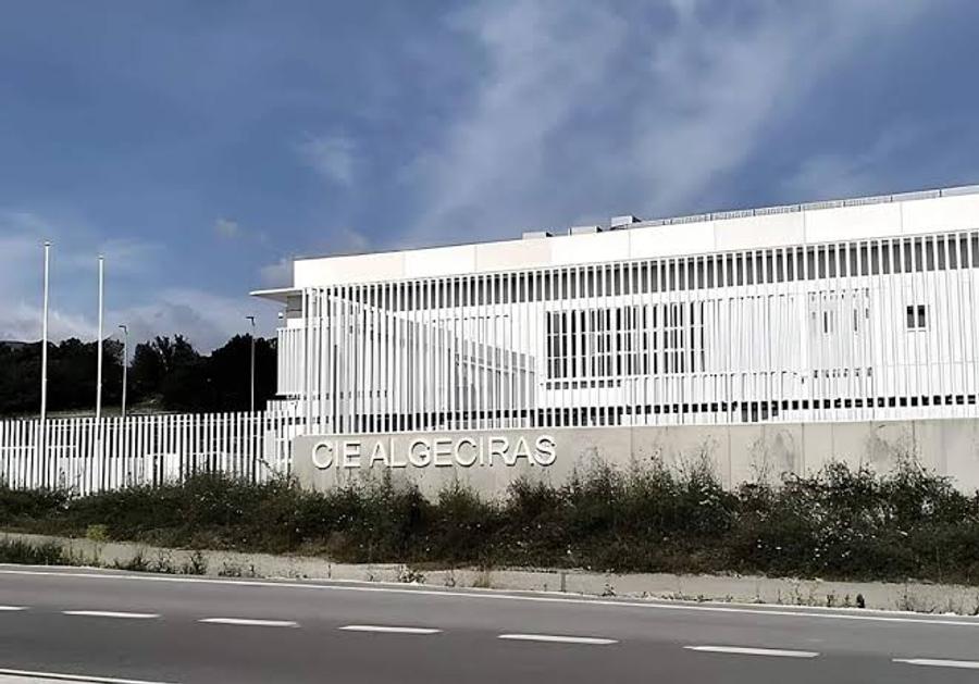 فرار أربعة مغاربة من مركز احتجاز المهاجرين بالجزيرة الخضراء