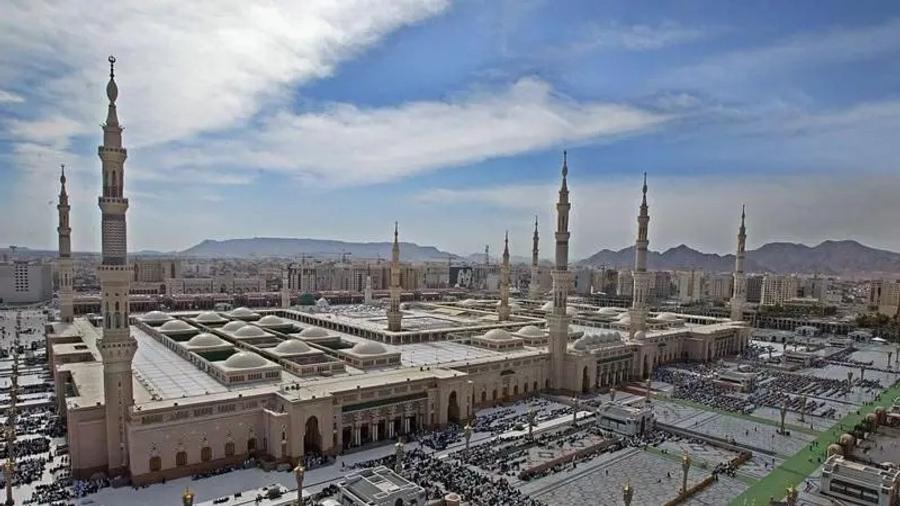 السعودية تعترض صاروخا في المدينة المنورة