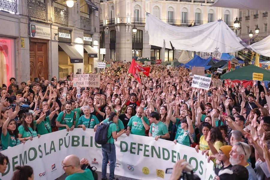 على خطى فرنسا.. 25 ألف أستاذ يصعدون احتجاجاتهم بمدريد