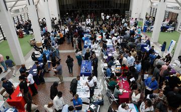 US jobless claims edge up slightly to 199,000