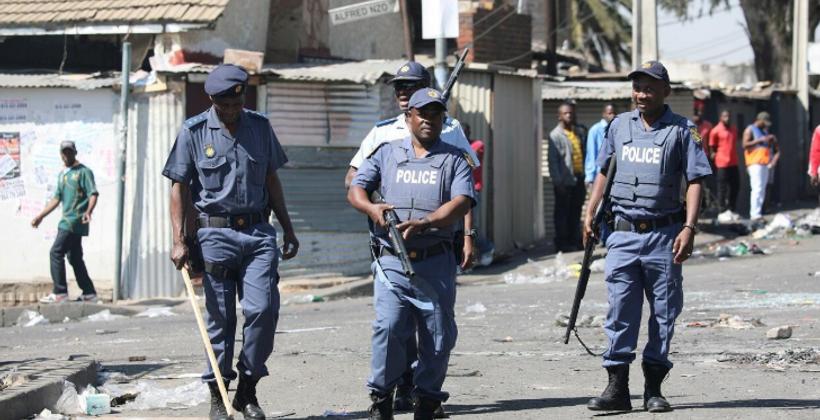 Il Sudafrica condanna 111 agenti di polizia per crimini gravi