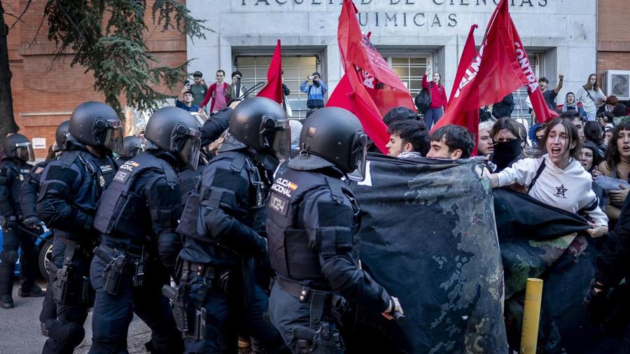 Madrid : cinq personnes arrêtées après des charges policières à l’Université Complutense