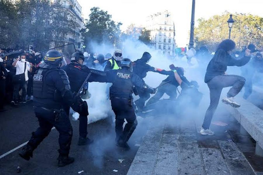 巴基斯坦抗议：超过10人在警察与伊姆兰·汗支持者的冲突中受伤