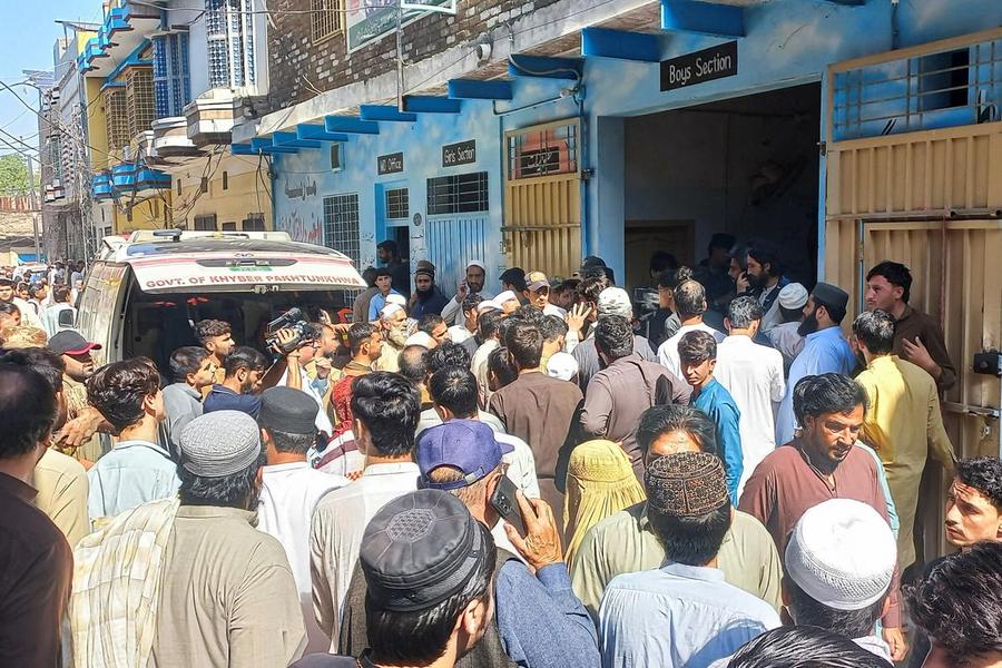 Pakistan : l’effondrement d’une école à Peshawar fait 28 morts