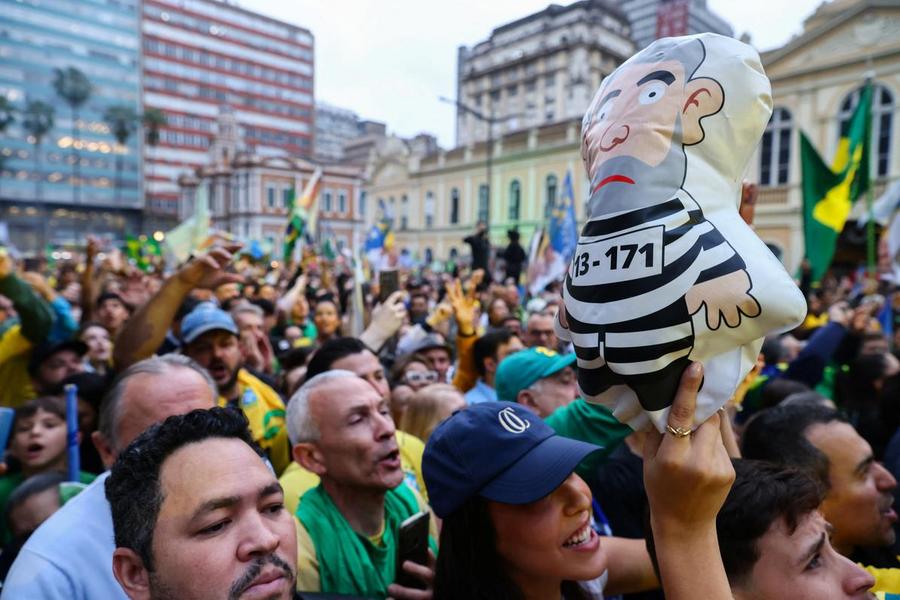 Brésil : Lula obtient une victoire sociale à quelques jours de la présidentielle