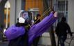 Albanie : le ministère de l’Éducation prend feu en pleine manifestation étudiante à Tirana