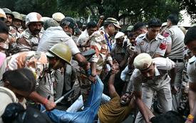 Inde : la détention de deux leaders des « cafards » ravive la contestation contre Modi