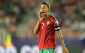 La capitana del fútbol femenino de Marruecos Ghizlane Chebbak llora la pérdida de su hermana