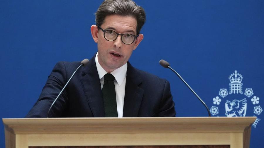 UK Geheimdienstchef warnt vor KI-gesteuerten Risiken bei biologischen Waffen