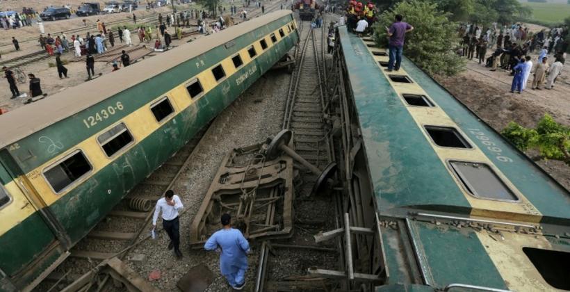 Pakistan Train Derailment Near Multan Leaves at Least Four Dead and 17 Injured