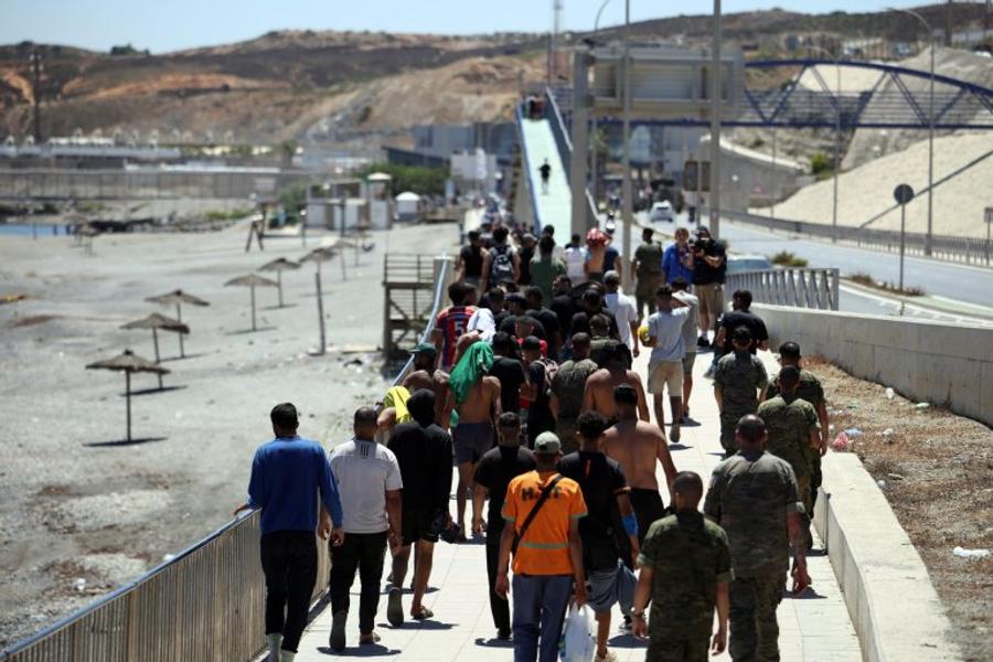 إسبانيا تعلن عودة نحو 12 ألف مهاجر إلى المغرب
