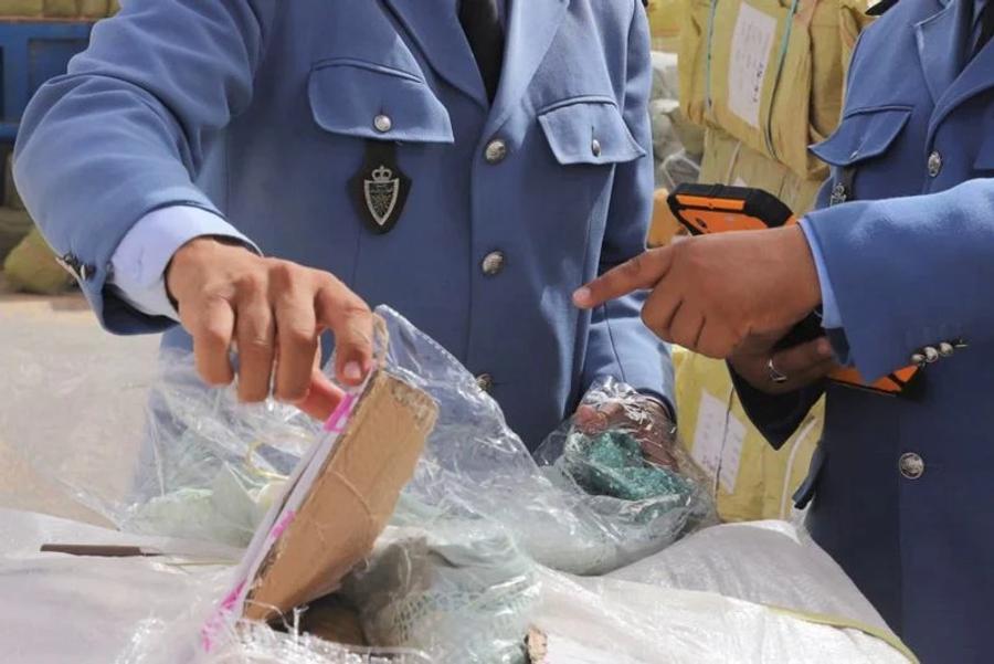 الجمارك تشدد الخناق على مخازن البضائع المهربة بـ "درون"