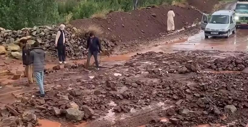 سيول جارفة تقطع الطرق بإملشيل