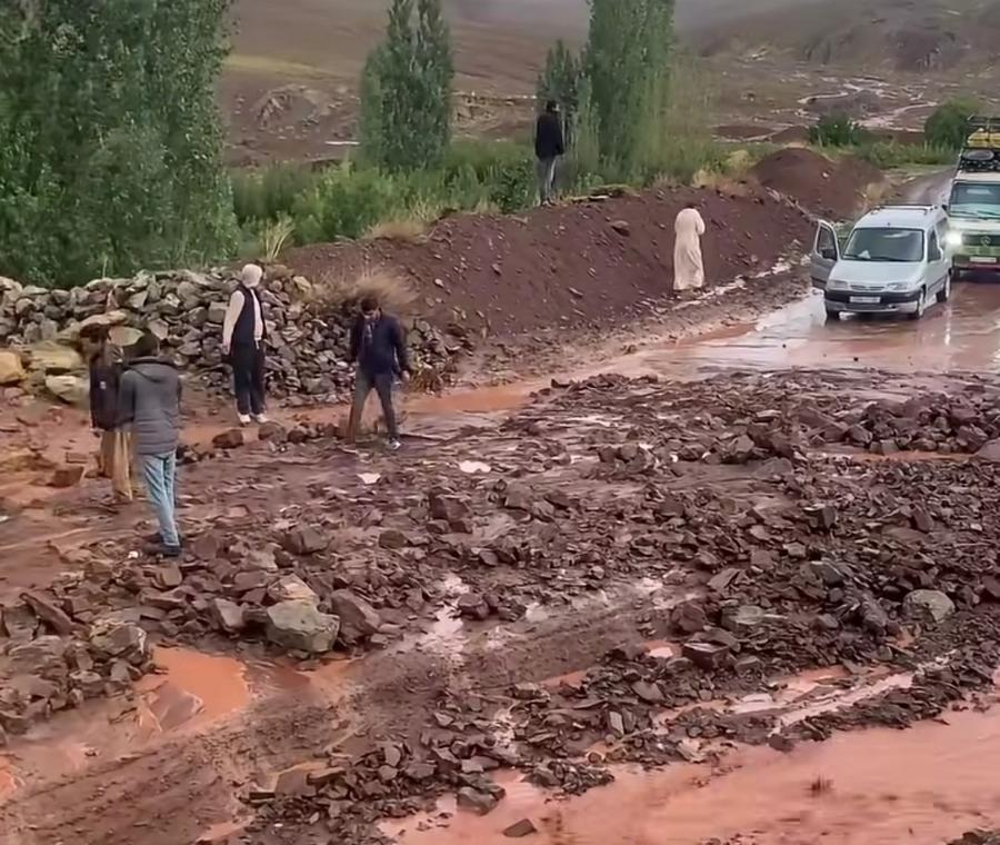 سيول جارفة تقطع الطرق بإملشيل