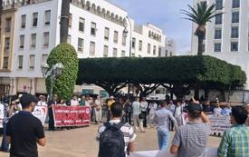 التوقيت الميسر.. محتجون يطالبون المنصوري بتنفيذ وعدها