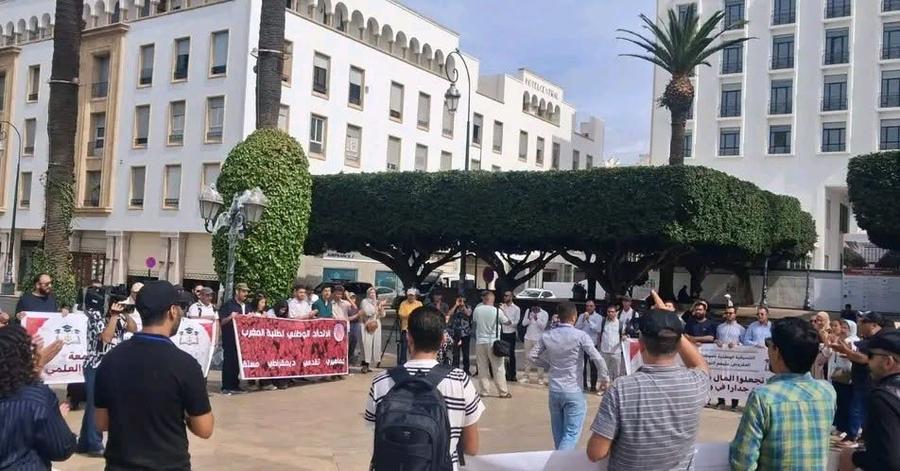 التوقيت الميسر.. محتجون يطالبون المنصوري بتنفيذ وعدها