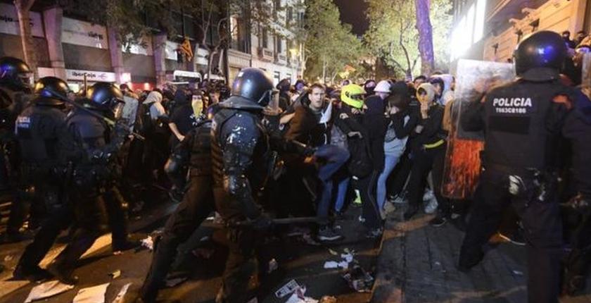 مواجهات واعتقالات في برشلونة عقب احتجاجات أزمة السكن