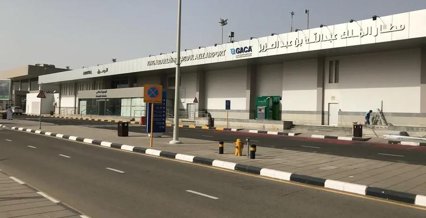 استهداف مطارين سعوديين يخلف 3 إصابات