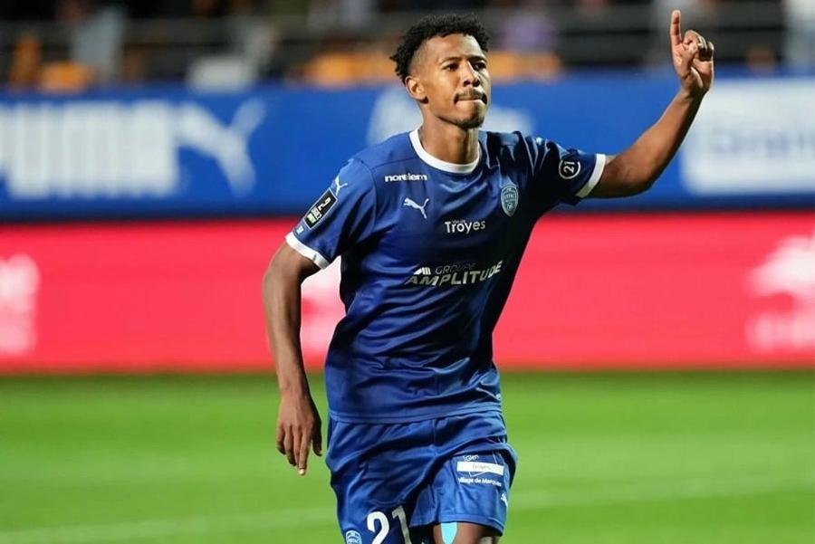 Trophées UNFP 2026 : Tawfik Bentayeb favori pour le titre de meilleur joueur de Ligue 2