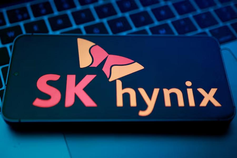 SK Hynix shares surge on strong AI data center investment outlook