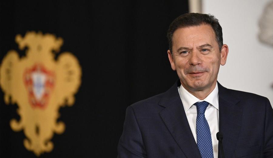 O primeiro-ministro pediu aos jovens que permanecessem em Portugal