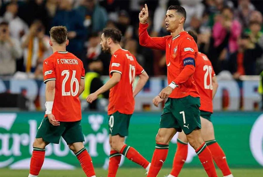 رونالدو يقود البرتغال نحو المونديال