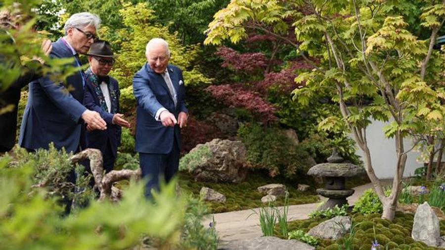 Carlos III, acompañado de celebridades, inaugura el Chelsea Flower Show
