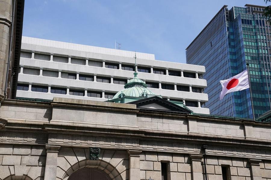 Tokyo intervenes with over $30 billion to support weakening yen