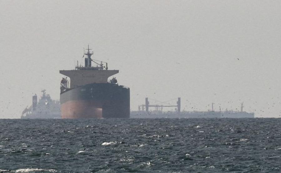 Three supertankers move six million barrels through Hormuz