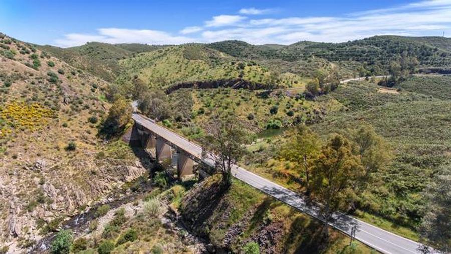 Two French children found alone by roadside in Portugal