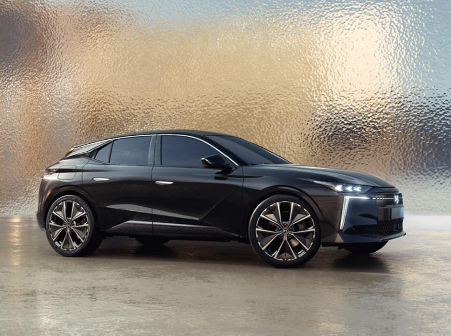 DS Automobiles dévoile la N°4, une compacte premium pensée pour le confort et l’innovation