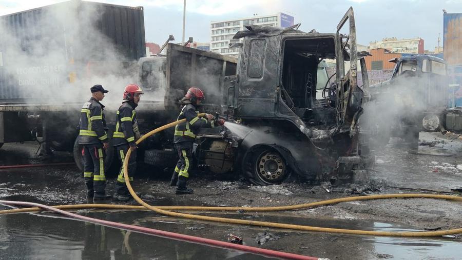 احتراق شاحنات بالبيضاء يخلف خسائر فادحة