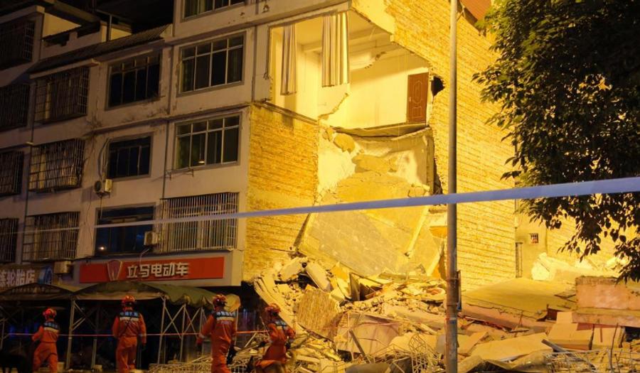 中国西南发生地震；数千人撤离，建筑物倒塌