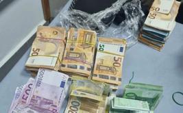 الجمارك تحجز 18 مليار سنتيم من العملات الأجنبية 