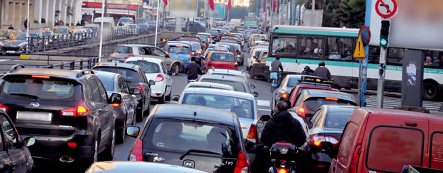عيد الأضحى.. ازدحام مروري يخنق طرقا رئيسية بالمملكة