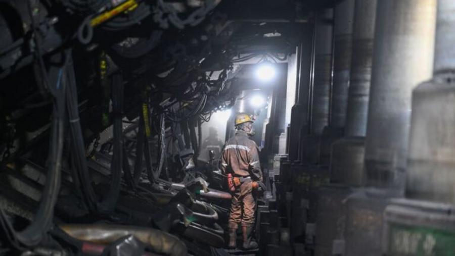 China: mine explosion kills 82 people