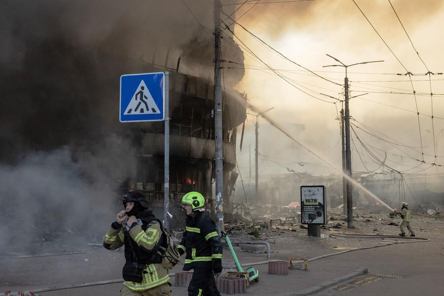 Heavy Russian strikes hit Kyiv amid rising tensions in Ukraine