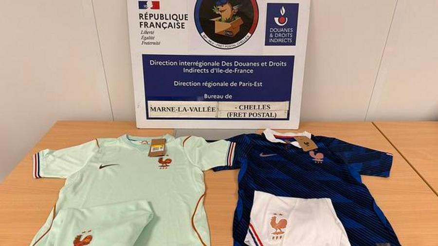 Mundial de fútbol: la aduana incauta cerca de 2.300 camisetas oficiales falsificadas