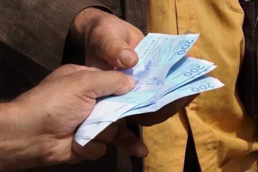 تفاقم عجز السيولة بسبب استعمال "الكاش" بمناسبة العيد