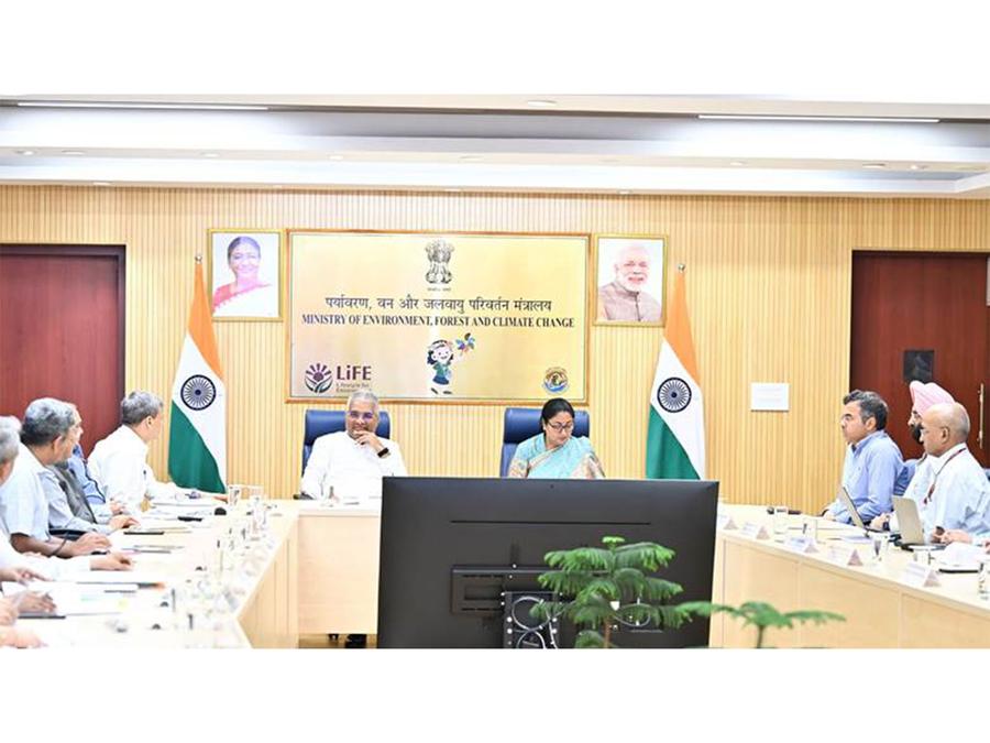 केंद्रीय पर्यावरण मंत्री ने दिल्ली-एनसीआर वायु प्रदूषण कार्य योजना की समीक्षा की।