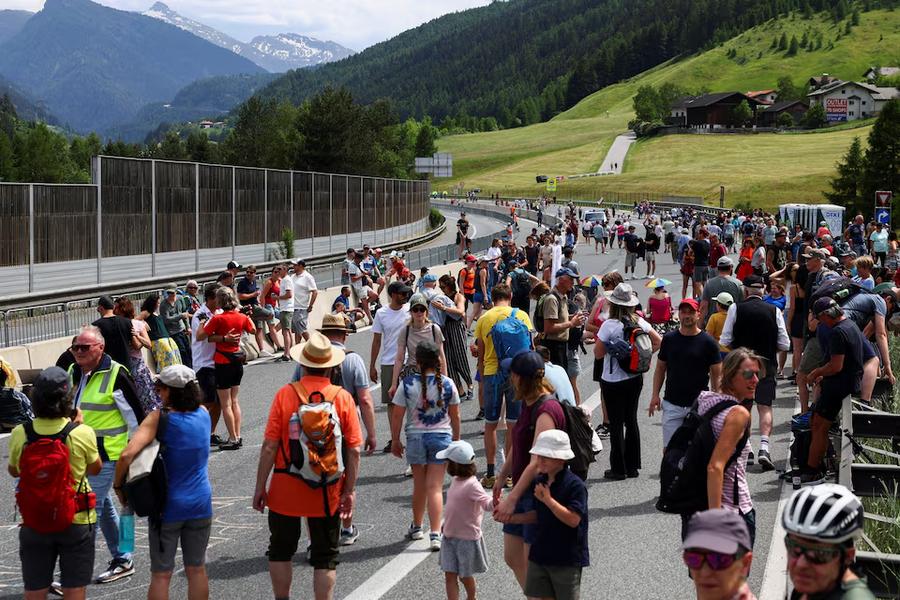 Austrian protesters shut down key Alpine motorway linking Germany and Italy