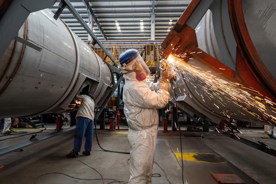 China’s manufacturing sector shows signs of slowing growth in May