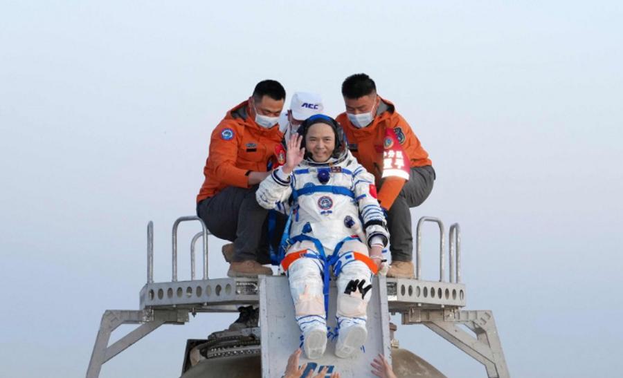 Tripulação da Shenzhou-21 regressa após 200 dias no espaço