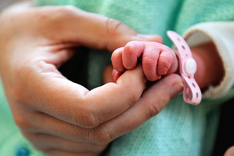 Baisse des naissances au Maghreb : une mutation démographique durable
