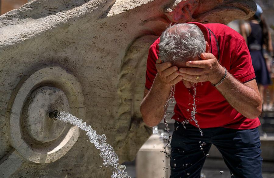 L'Italia ha emesso l'allerta caldo massima per quattro grandi città